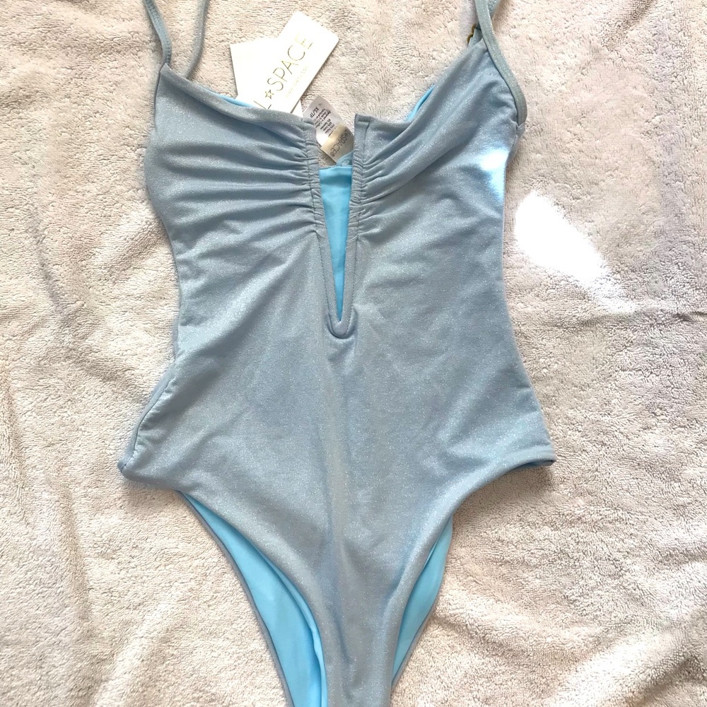 L*SPACE Roxanne one piece swimsuit, Size XS - Picture 3 of 4